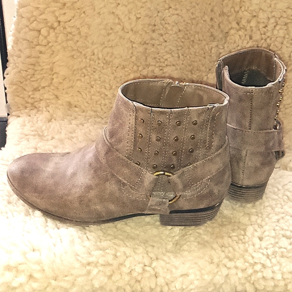 Women's ankle boots size 9.5!